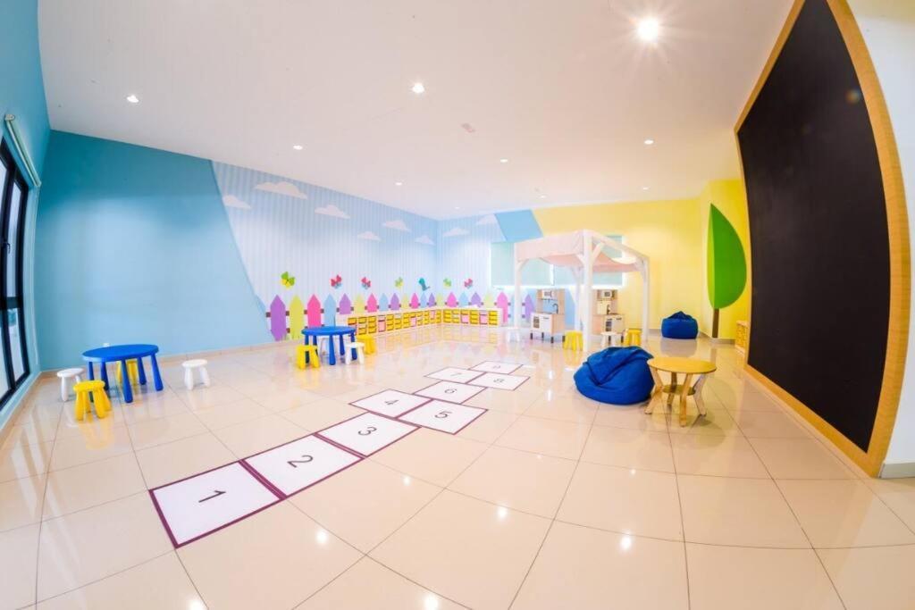 The Icon4 In Ioi Mall Putrajaya, Netflix Apartment Putrajaya