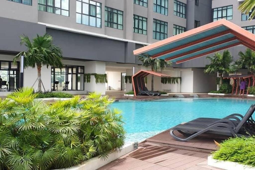 The Icon4 In Ioi Mall Putrajaya, Netflix Apartment